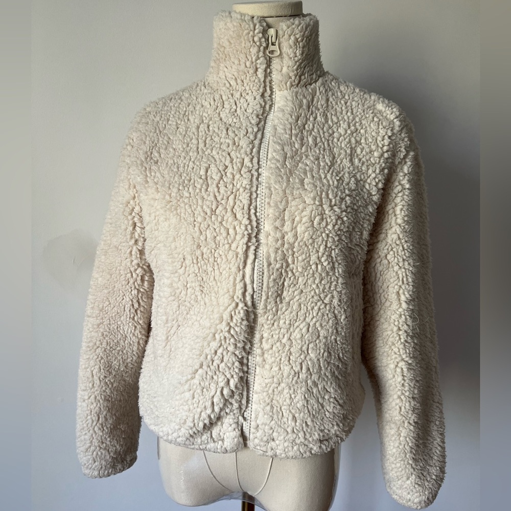H&M Women’s faux fur fleece coat. Off white in size XS.